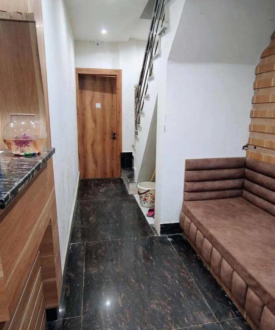 Homestay New Manya H S Apartment Agra